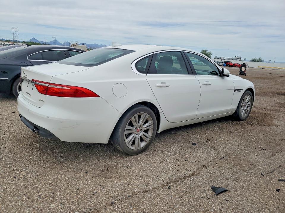 Продаж на аукціоні авто 2017 Jaguar Xf, vin: SAJBD4BVXHCY35581, номер лоту: 69225126