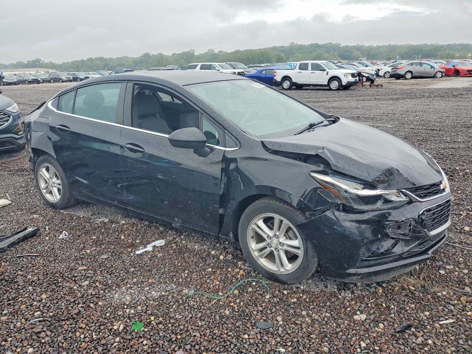 70626146 :رقم المزاد ، 1G1BE5SM5H7230118 vin ، 2017 Chevrolet Cruze مزاد بيع