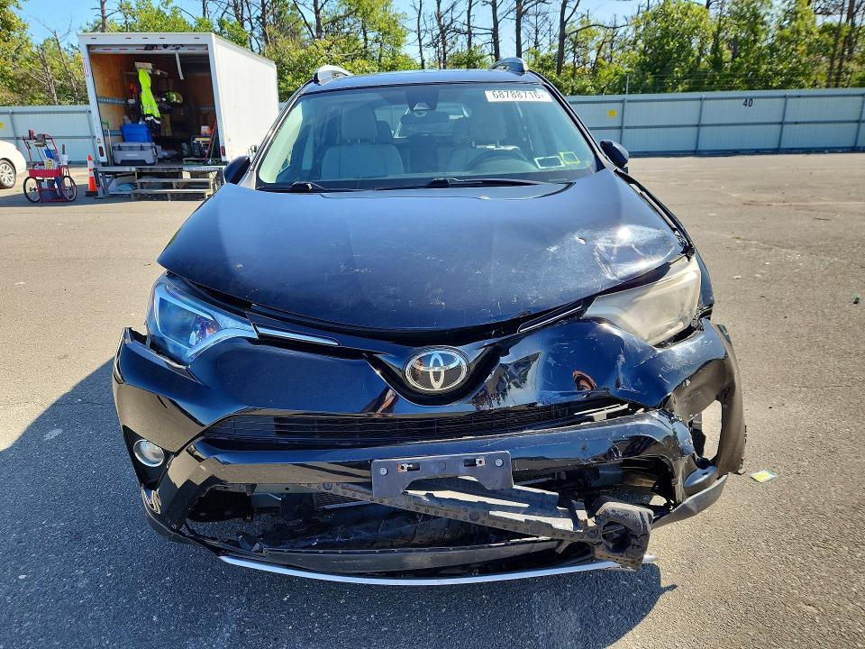 Продаж на аукціоні авто 2018 Toyota Rav4, vin: 2T3RFREV0JW825435, номер лоту: 68788716