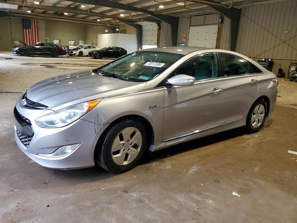 2011 Hyundai Sonata მანქანა იყიდება აუქციონზე, vin: KMHEC4A43BA006230, აუქციონის ნომერი: 70317306