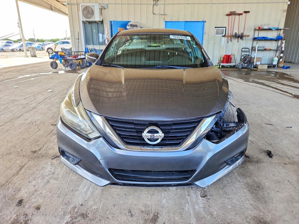 Продаж на аукціоні авто 2017 Nissan Altima, vin: 1N4AL3AP2HN353658, номер лоту: 70353536