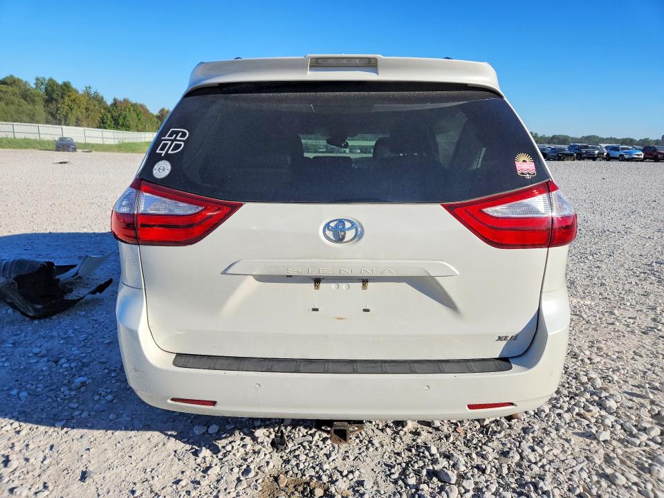 70052026 :رقم المزاد ، 5TDYZ3DC7JS925002 vin ، 2018 Toyota Sienna مزاد بيع