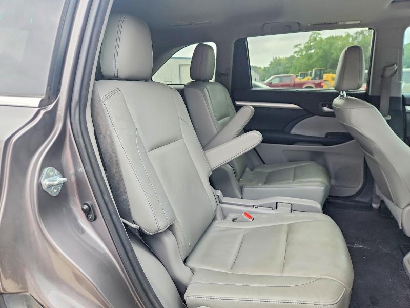 2016 Toyota Highlander მანქანა იყიდება აუქციონზე, vin: 5TDKKRFH0GS176297, აუქციონის ნომერი: 68654136