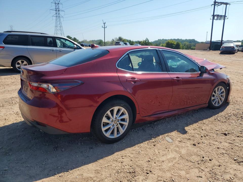 66949676 :رقم المزاد ، 4T1C11AK1NU671575 vin ، 2022 Toyota Camry مزاد بيع