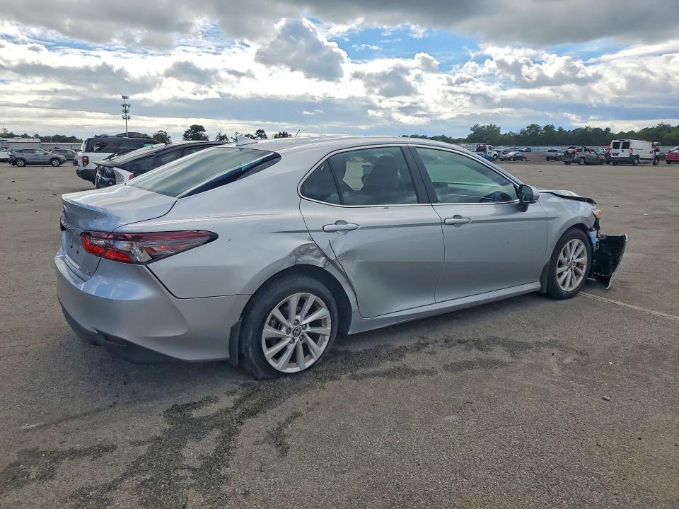 70829466 :رقم المزاد ، 4T1C11BK6RU114603 vin ، 2024 Toyota Camry مزاد بيع