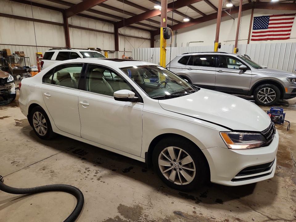69108646 :رقم المزاد ، 3VWD17AJ4FM259480 vin ، 2015 Volkswagen Jetta مزاد بيع
