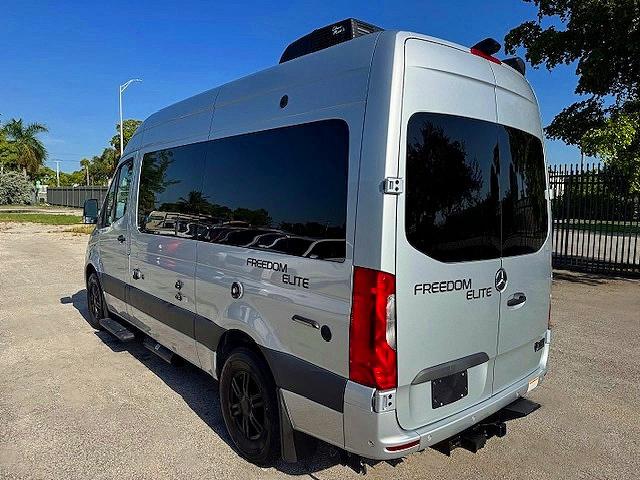 68984336 :رقم المزاد ، W1X4EBHY0NP484324 vin ، 2022 Mercedes-benz Sprinter مزاد بيع