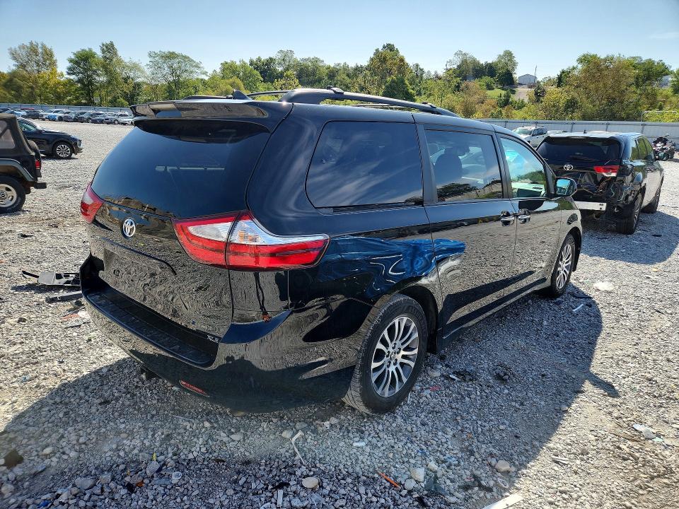 68431546 :رقم المزاد ، 5TDYZ3DC6JS965734 vin ، 2018 Toyota Sienna مزاد بيع