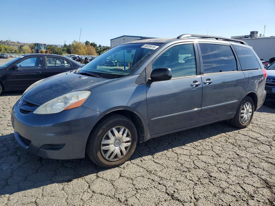 Продаж на аукціоні авто 2010 Toyota Sienna, vin: 5TDKK4CC5AS318937, номер лоту: 69030416