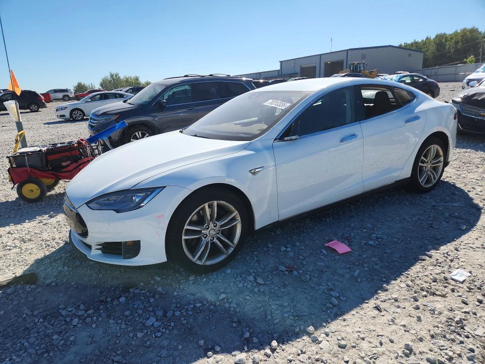 2015 Tesla Model S მანქანა იყიდება აუქციონზე, vin: 5YJSA1E22FF111942, აუქციონის ნომერი: 70310336
