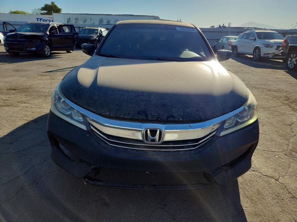 70678636 :رقم المزاد ، 1HGCR2F57HA079420 vin ، 2017 Honda Accord مزاد بيع