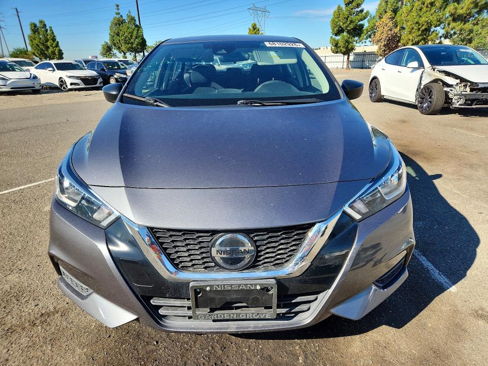 68102926 :رقم المزاد ، 3N1CN8DV5NL832630 vin ، 2022 Nissan Versa مزاد بيع