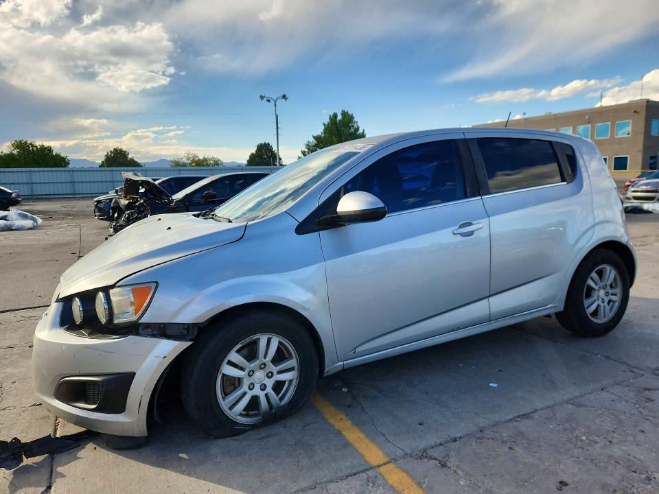 67328436 :رقم المزاد ، 1G1JC6SH2F4154057 vin ، 2015 Chevrolet Sonic مزاد بيع