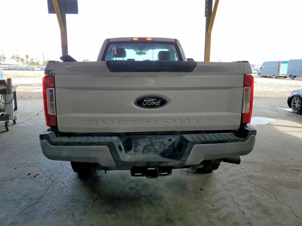 69626446 :رقم المزاد ، 1FTBF2BT4JEB69937 vin ، 2018 Ford F250 مزاد بيع