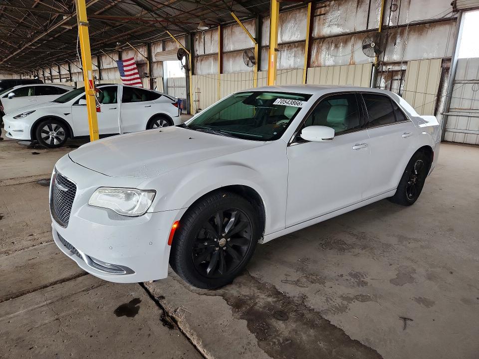 2015 Chrysler 300 მანქანა იყიდება აუქციონზე, vin: 2C3CCARGXFH808827, აუქციონის ნომერი: 70543866