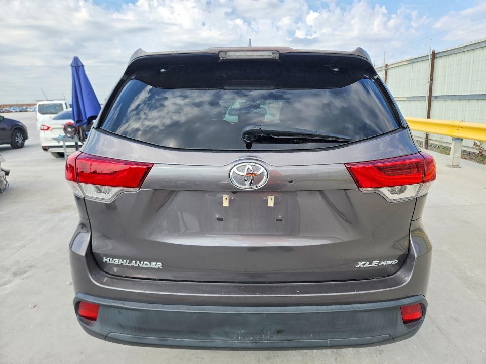 2018 Toyota Highlander მანქანა იყიდება აუქციონზე, vin: 5TDJZRFH2JS528200, აუქციონის ნომერი: 70524006
