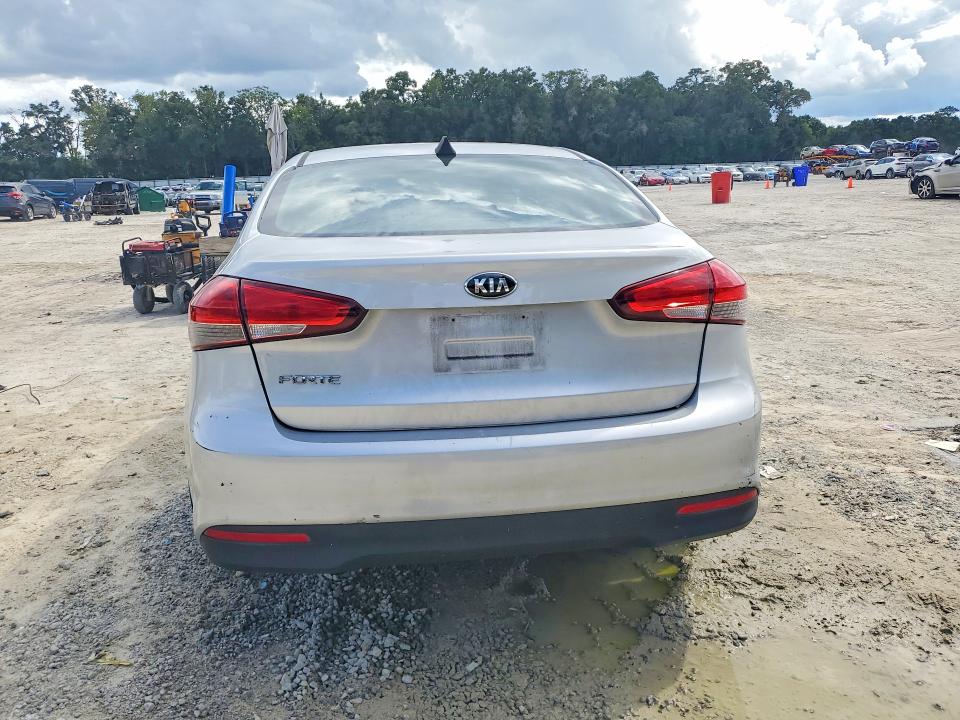 2018 Kia Forte მანქანა იყიდება აუქციონზე, vin: 3KPFK4A77JE233762, აუქციონის ნომერი: 67690626