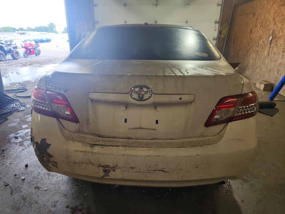 68871716 :رقم المزاد ، 4T4BF3EKXAR077022 vin ، 2010 Toyota Camry مزاد بيع