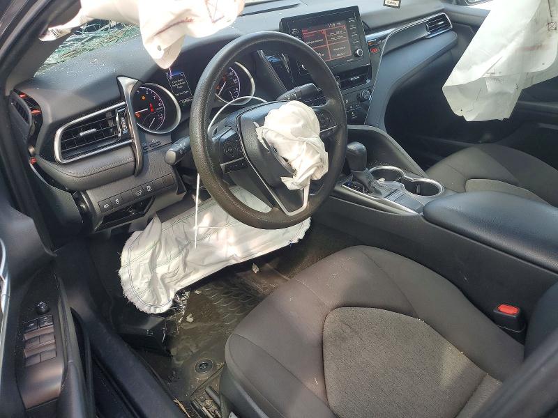 67884726 :رقم المزاد ، 4T1C11AK0NU646652 vin ، 2022 Toyota Camry مزاد بيع