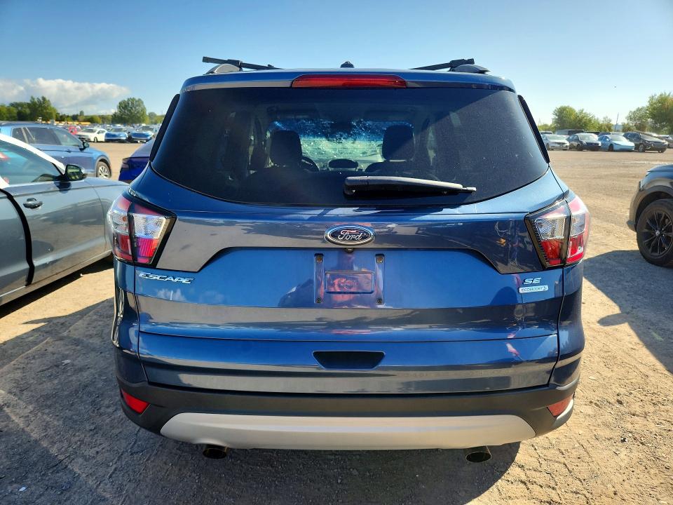 67165726 :رقم المزاد ، 1FMCU0GD8JUC80895 vin ، 2018 Ford Escape مزاد بيع
