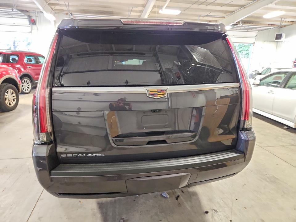 2017 Cadillac Escalade მანქანა იყიდება აუქციონზე, vin: 1GYS4BKJ8HR120029, აუქციონის ნომერი: 68874566