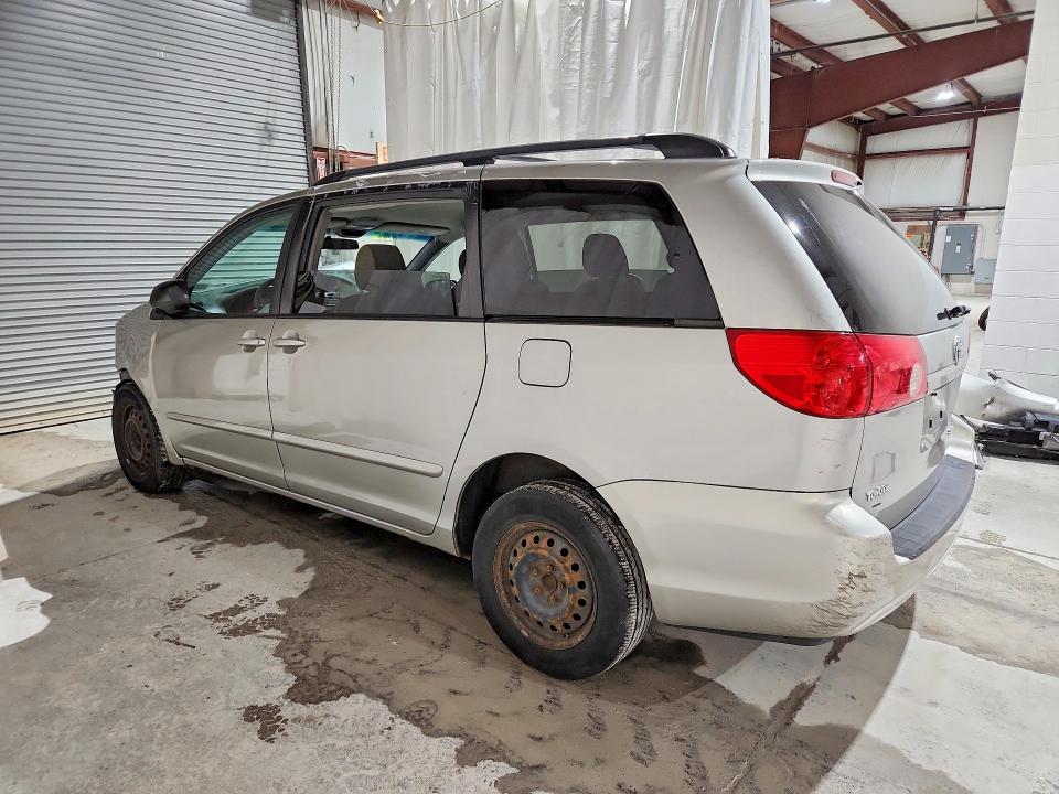 2010 Toyota Sienna მანქანა იყიდება აუქციონზე, vin: 5TDKK4CC6AS321880, აუქციონის ნომერი: 69006176