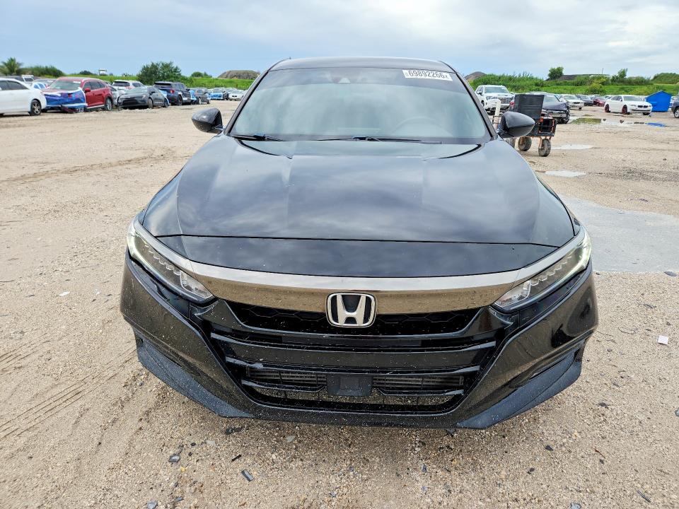 69892266 :رقم المزاد ، 1HGCV1F37JA203437 vin ، 2018 Honda Accord مزاد بيع