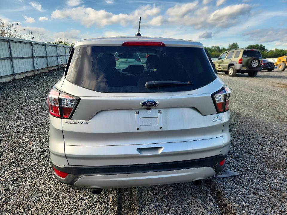 67728856 :رقم المزاد ، 1FMCU9GD0HUF00643 vin ، 2017 Ford Escape مزاد بيع