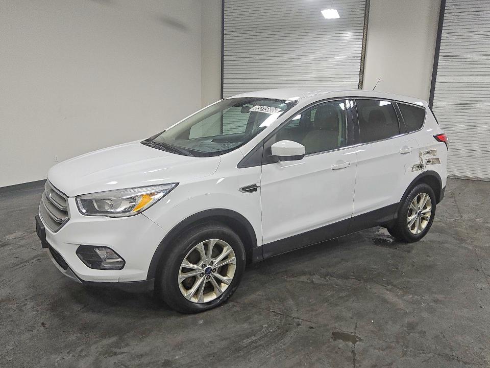 65315806 :رقم المزاد ، 1FMCU9GD6HUB72208 vin ، 2017 Ford Escape مزاد بيع