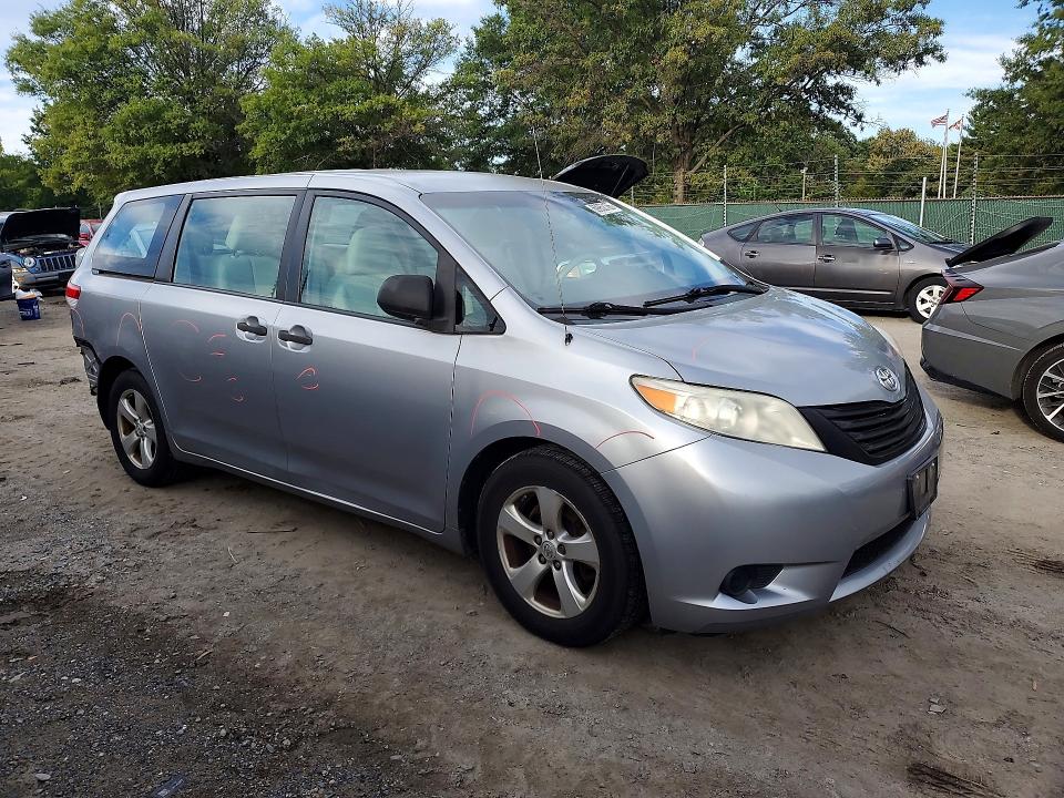 Aukcja sprzedaży 2011 Toyota Sienna, vin: 5TDZK3DC7BS100765, numer aukcji: 69952166