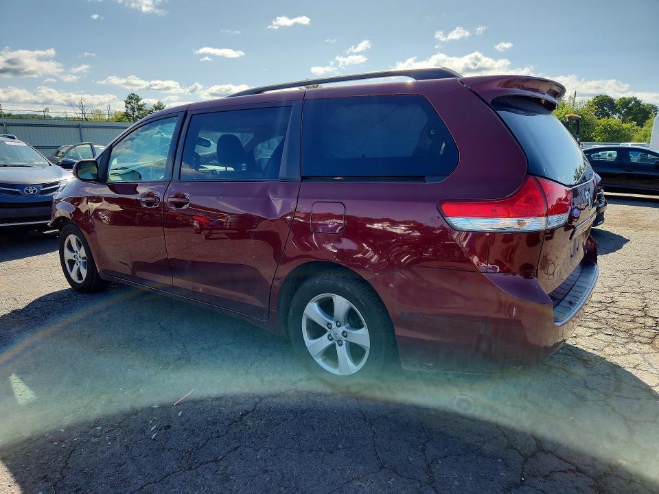 68870116 :رقم المزاد ، 5TDKK3DC6ES526646 vin ، 2014 Toyota Sienna مزاد بيع