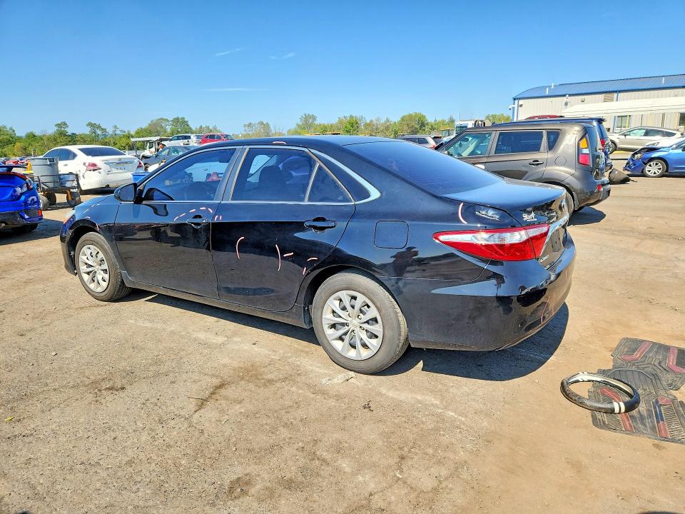 68731806 :رقم المزاد ، 4T1BF1FK6FU994429 vin ، 2015 Toyota Camry مزاد بيع
