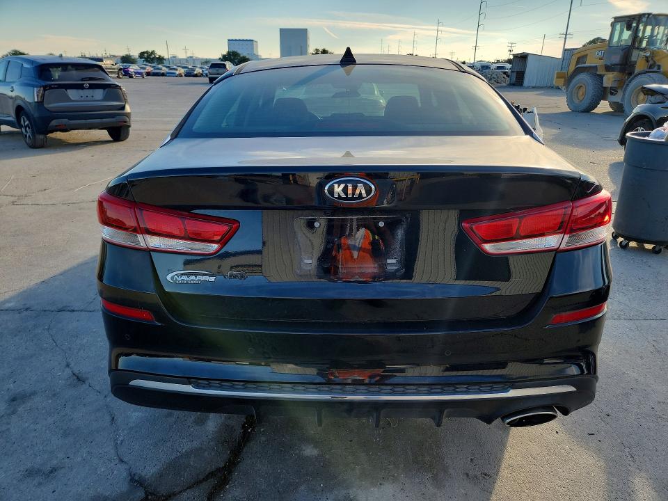 2020 Kia Optima მანქანა იყიდება აუქციონზე, vin: 5XXGT4L31LG426477, აუქციონის ნომერი: 70274536