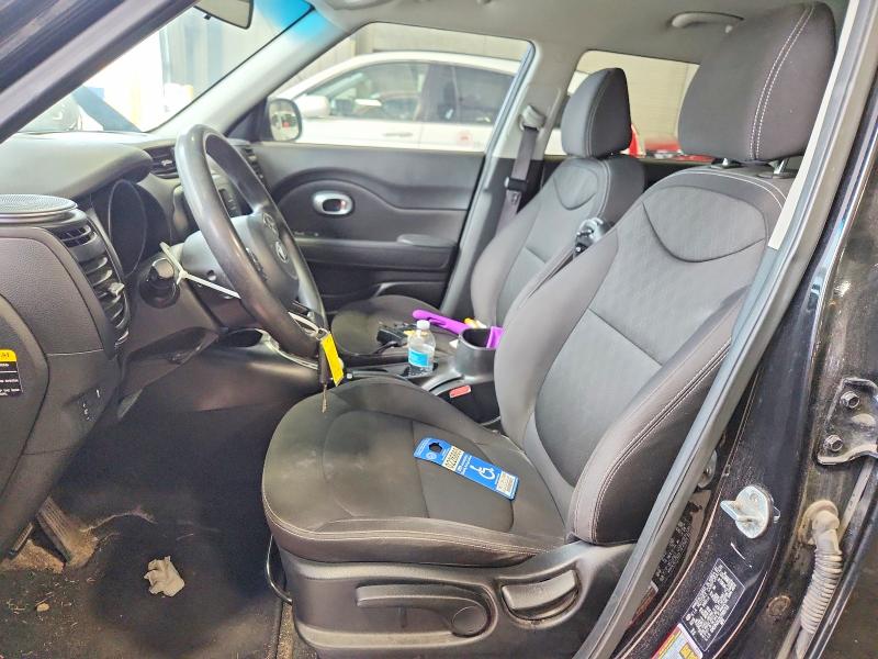 67422576 :رقم المزاد ، KNDJN2A2XJ7905713 vin ، 2018 Kia Soul مزاد بيع