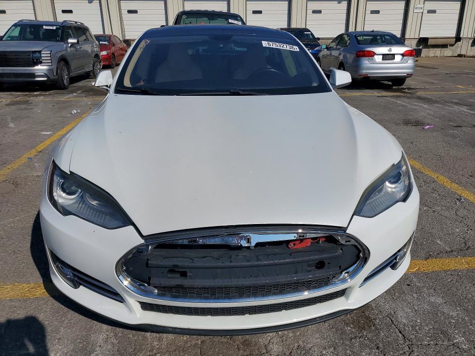 67532736 :رقم المزاد ، 5YJSA1DP0DFP06976 vin ، 2013 Tesla Model S مزاد بيع