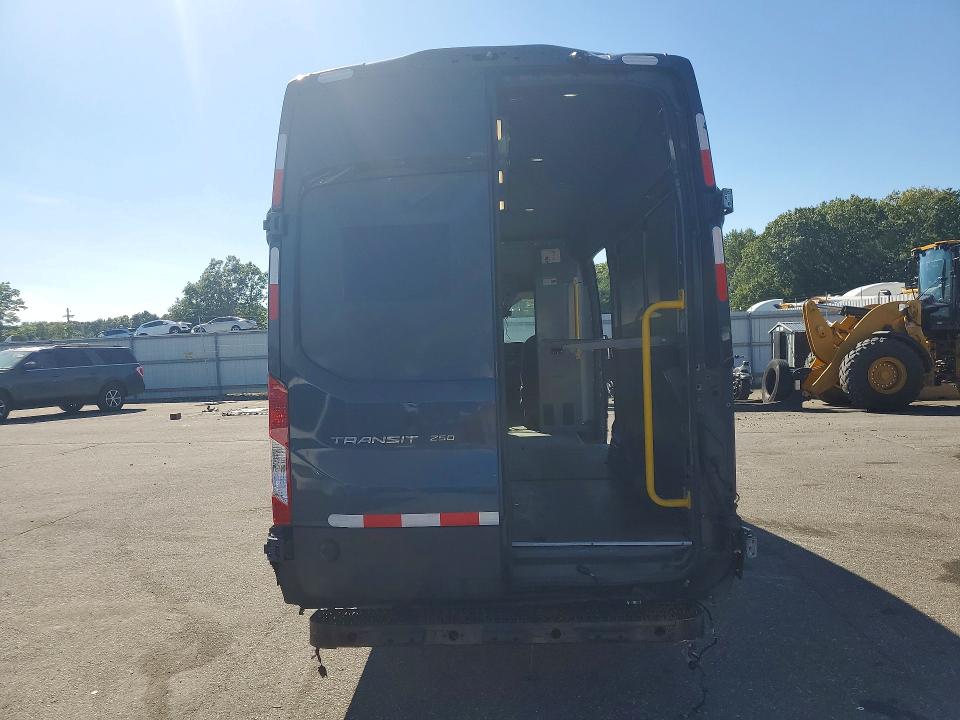 68704446 :رقم المزاد ، 1FTBR3X84LKB28018 vin ، 2020 Ford Transit مزاد بيع