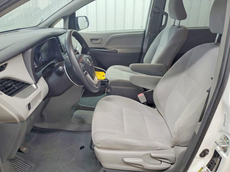 69585906 :رقم المزاد ، 5TDZZ3DC4KS995353 vin ، 2019 Toyota Sienna مزاد بيع