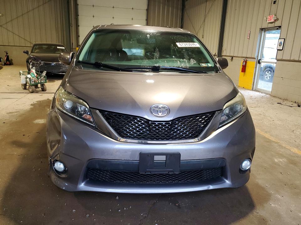 67343046 :رقم المزاد ، 5TDXK3DC5FS596565 vin ، 2015 Toyota Sienna مزاد بيع