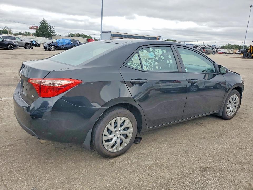 70075256 :رقم المزاد ، 2T1BURHE0JC090498 vin ، 2018 Toyota Corolla مزاد بيع