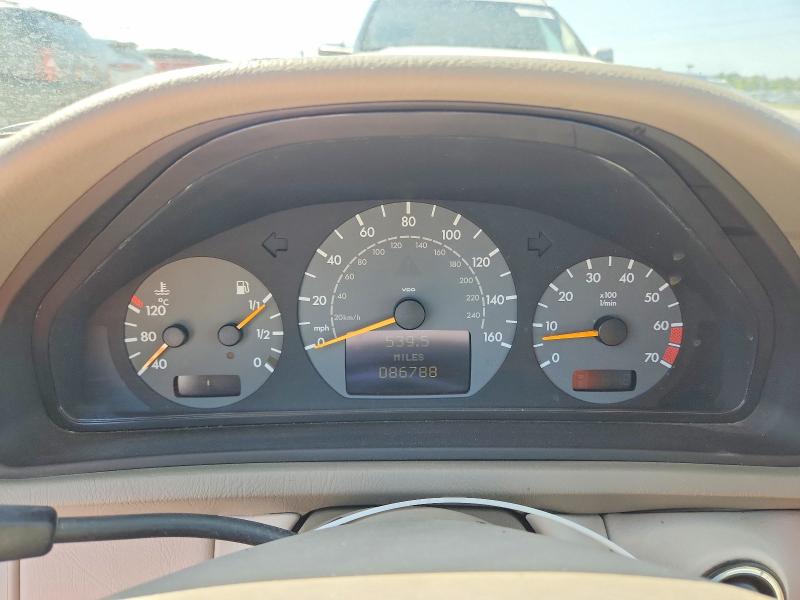 2003 Mercedes-benz Clk მანქანა იყიდება აუქციონზე, vin: WDBLK70G63T143937, აუქციონის ნომერი: 67646486