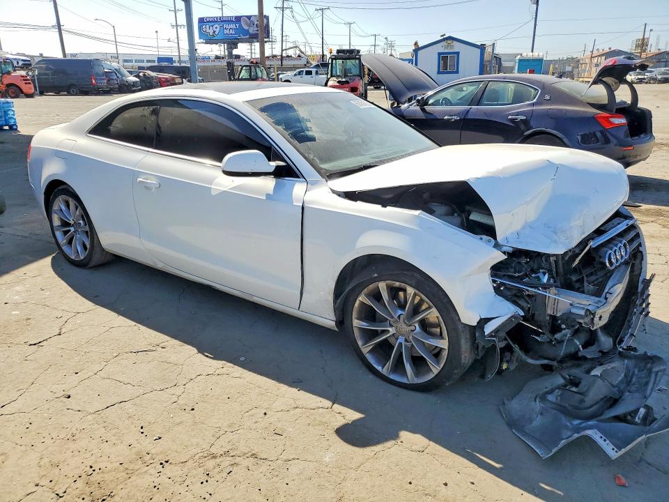 69450326 :رقم المزاد ، WAUCFAFR0EA053111 vin ، 2014 Audi A5 مزاد بيع