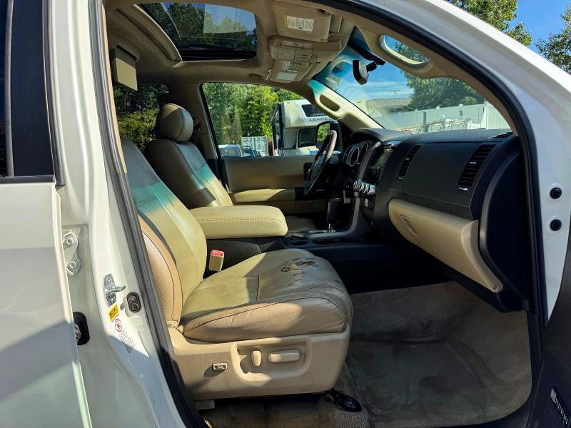 68959966 :رقم المزاد ، 5TDDY5G17BS045796 vin ، 2011 Toyota Sequoia مزاد بيع