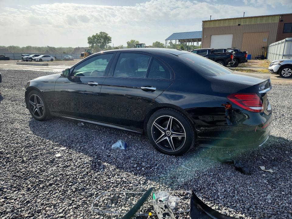 69201926 :رقم المزاد ، WDDZF4JB2JA407414 vin ، 2018 Mercedes-benz E مزاد بيع