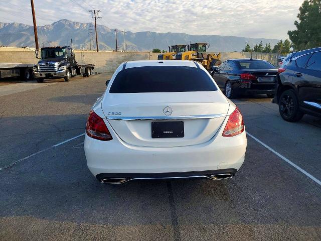 2015 Mercedes-benz C მანქანა იყიდება აუქციონზე, vin: 55SWF4JB5FU083126, აუქციონის ნომერი: 68241436