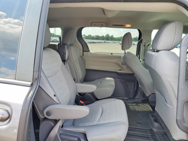 67635716 :رقم المزاد ، 5TDKRKEC2MS057042 vin ، 2021 Toyota Sienna مزاد بيع