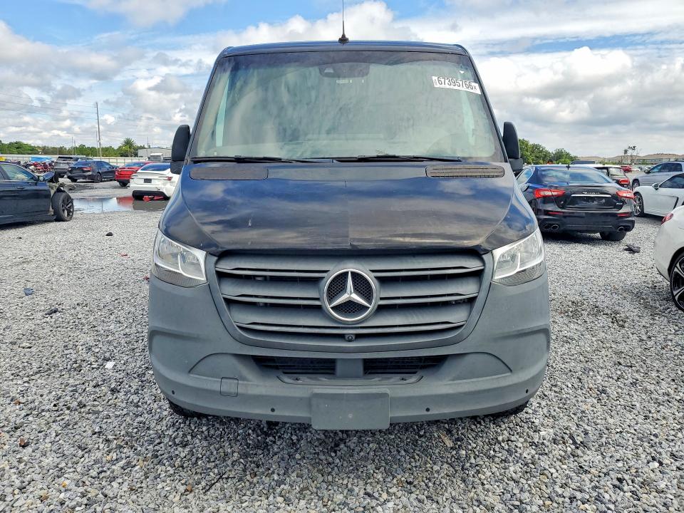 67395766 :رقم المزاد ، W1Y4EBHY3MT075087 vin ، 2021 Mercedes-benz Sprinter مزاد بيع