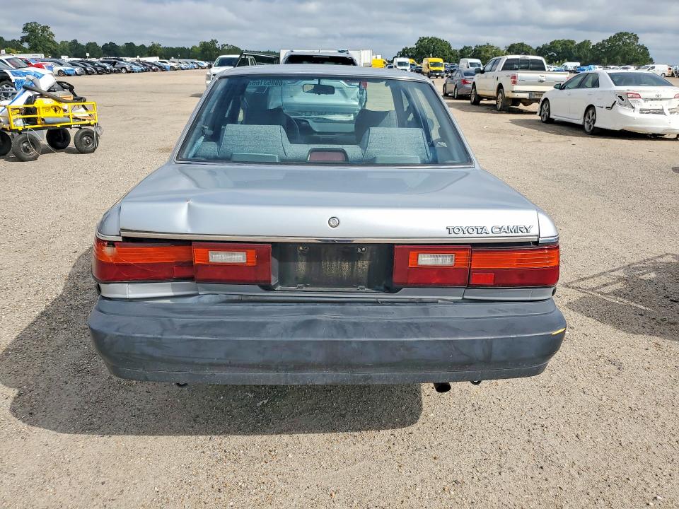 69853166 :رقم المزاد ، 4T1SV21E6KU109005 vin ، 1989 Toyota Camry مزاد بيع