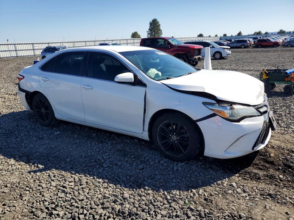 69229576 :رقم المزاد ، 4T1BF1FK9FU951476 vin ، 2015 Toyota Camry مزاد بيع