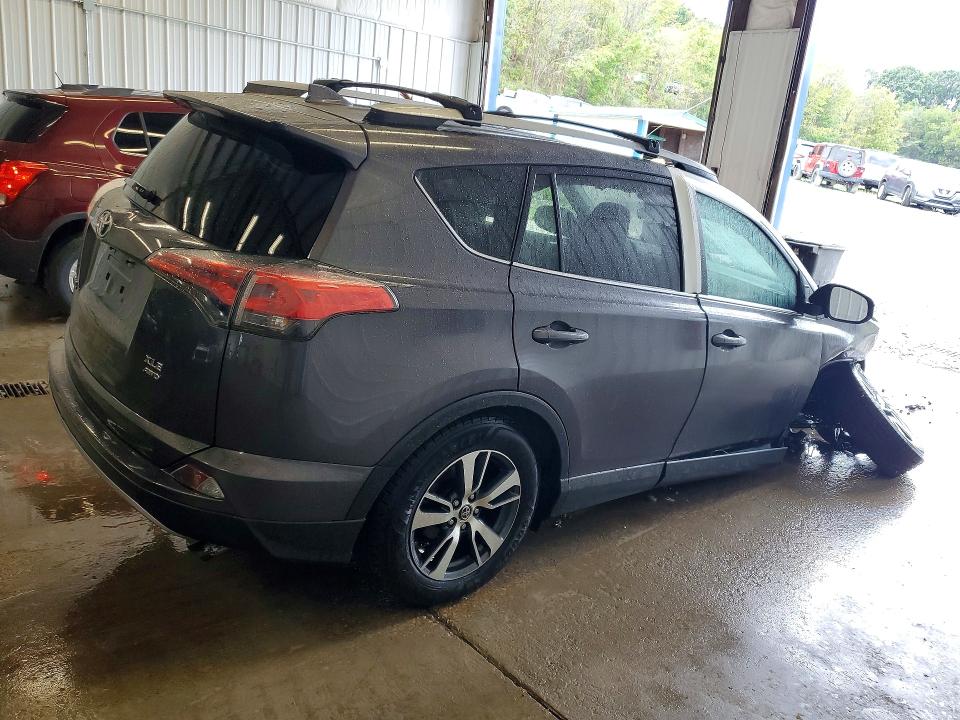 Продажа на аукционе авто 2017 Toyota Rav4, vin: 2T3RFREVXHW677238, номер лота: 69352046