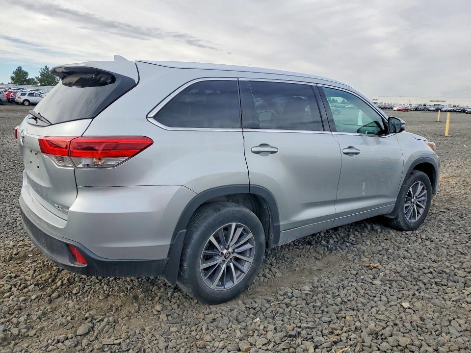 Продаж на аукціоні авто 2018 Toyota Highlander, vin: 5TDJZRFH7JS555506, номер лоту: 68099466